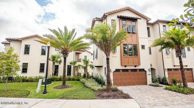Attached, Exterior, Facade, Mediterranean