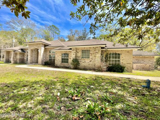 Backyard, Exterior, Facade, Brick Facade, Ranch