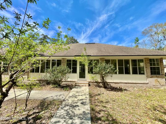 Exterior, Facade, Ranch