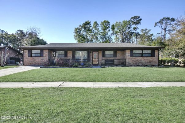 Exterior, Facade, Brick Facade, Ranch