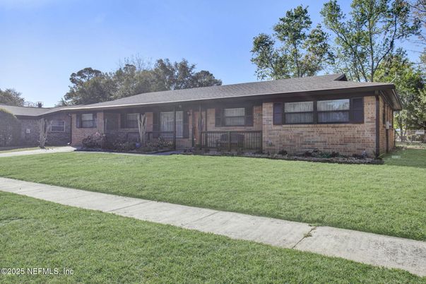 Backyard, Exterior, Facade, Brick Facade, Ranch