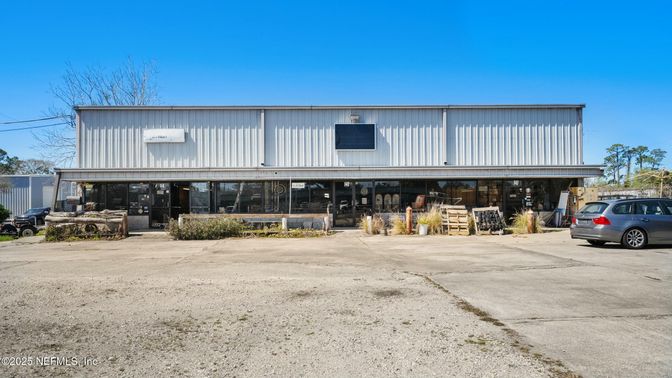 Exterior, Facade, None