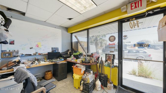 Home Office, Interior