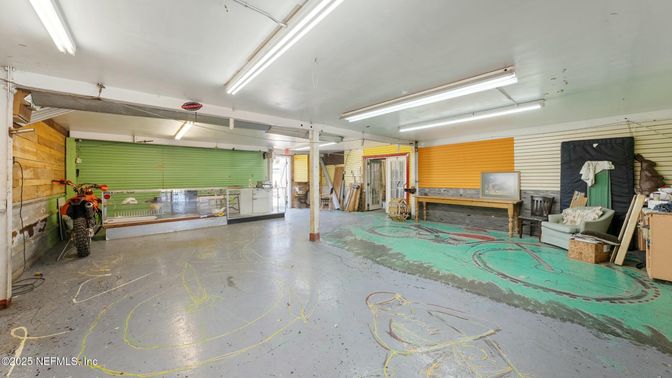 Garage, Interior