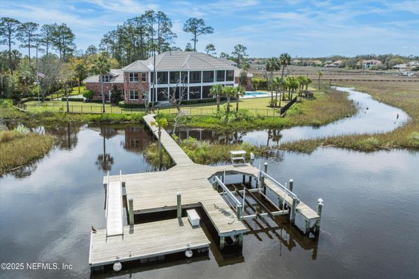 Exterior, Lake