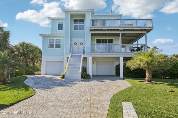 Attached, Exterior, Facade, Modern