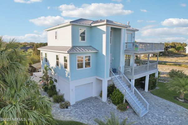Attached, Exterior, Facade, Mediterranean