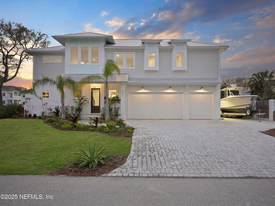 Attached, Exterior, Facade, Modern