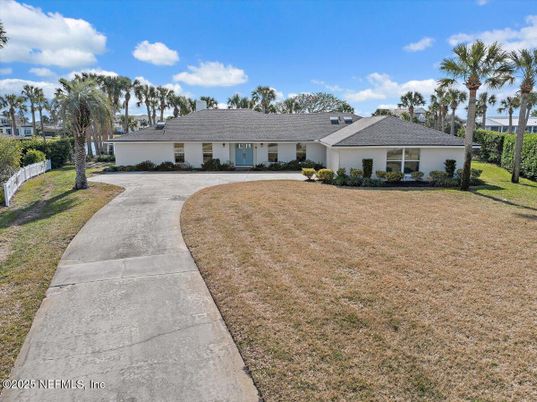 Backyard, Exterior, Facade, Ranch