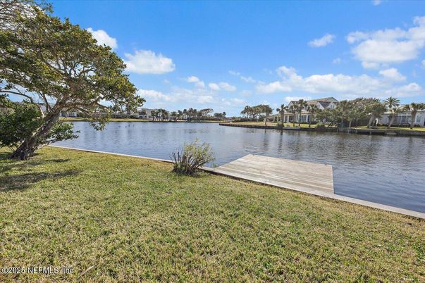 Exterior, Lake