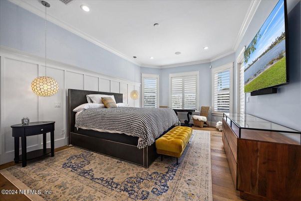 Bedroom, Interior, Pendant Lights, Recessed Lighting, Wood Texture Flooring