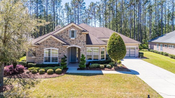 Attached, Exterior, Facade, Brick Traditional