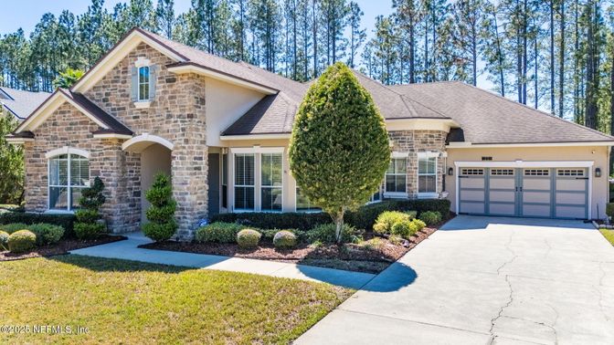 Attached, Exterior, Facade, Brick Traditional