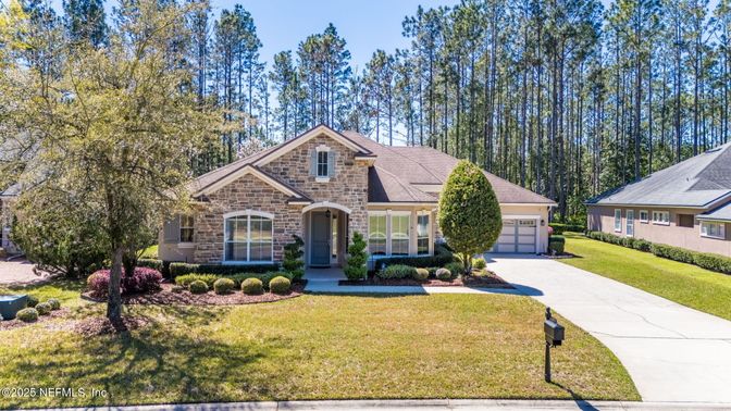 Attached, Exterior, Facade, Brick Traditional