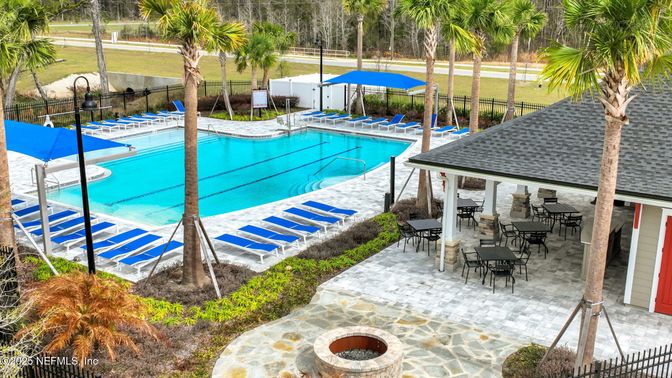 Exterior, Pool