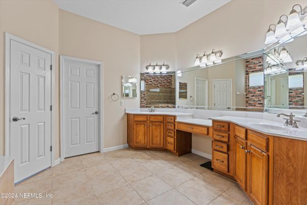 Bathroom, Dual Sink Vanities, Interior