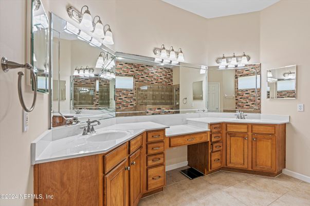 Bathroom, Dual Sink Vanities, Interior