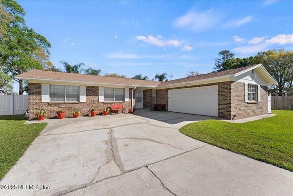 Attached, Exterior, Facade, Brick Facade, Ranch