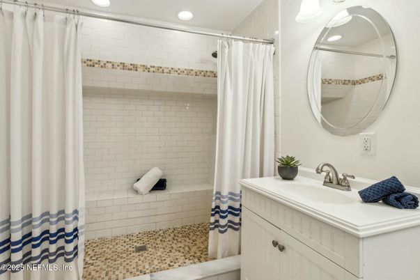 Bathroom, Interior, Recessed Lighting