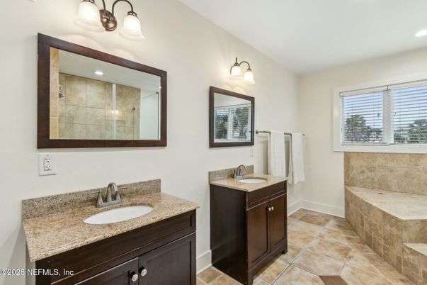 Bathroom, Dual Sink Vanities, Interior, Recessed Lighting
