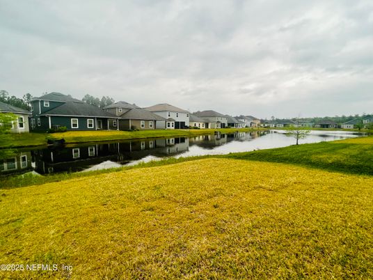 Exterior, Lake