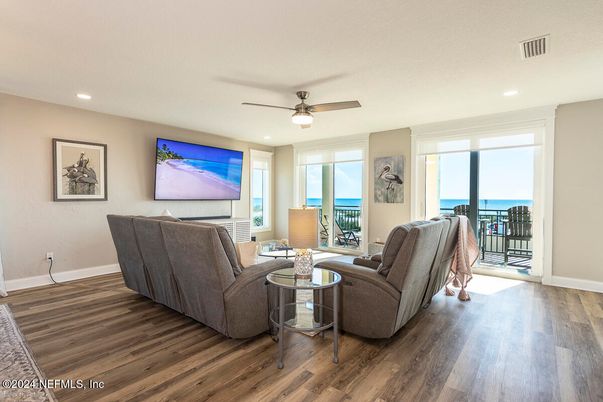 Interior, Living room, Recessed Lighting, Water, Wood Texture Flooring