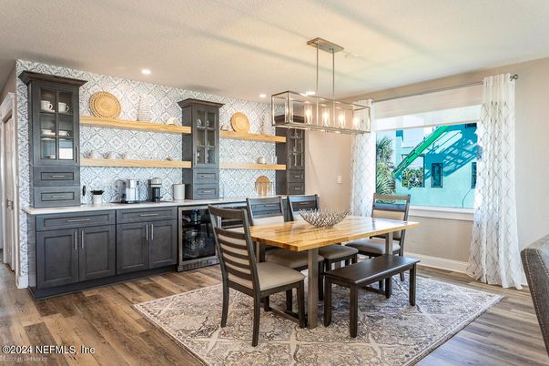 Dining room, Interior, Kitchen, Pendant Lights, Recessed Lighting, Wood Texture Flooring