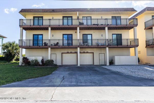 Attached, Exterior, Facade, Modern