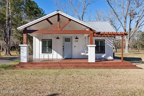Exterior, Facade, Ranch