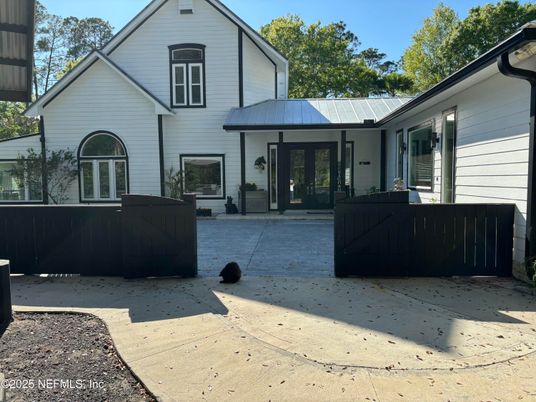 Exterior, Facade, Farmhouse