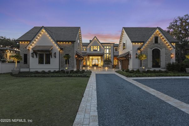 Exterior, Facade, Farmhouse