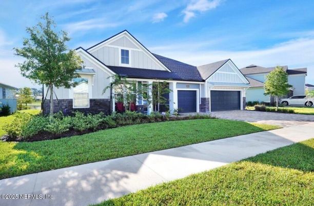 Attached, Exterior, Facade, Farmhouse