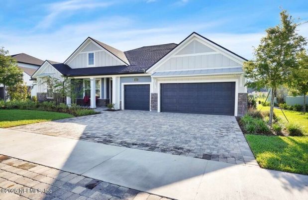 Attached, Exterior, Facade, Ranch