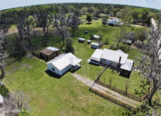 Exterior, Drone