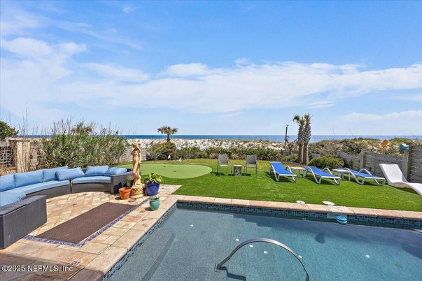 Exterior, Pool, Water