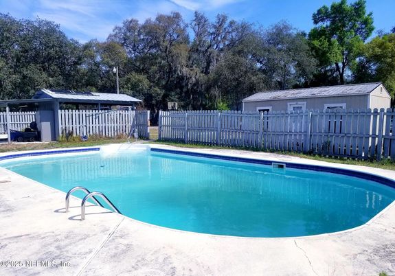 Exterior, Pool