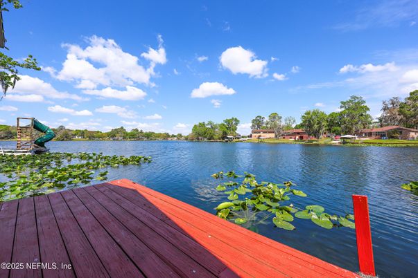 Exterior, Lake