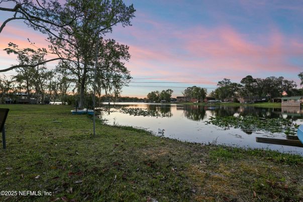 Exterior, Lake