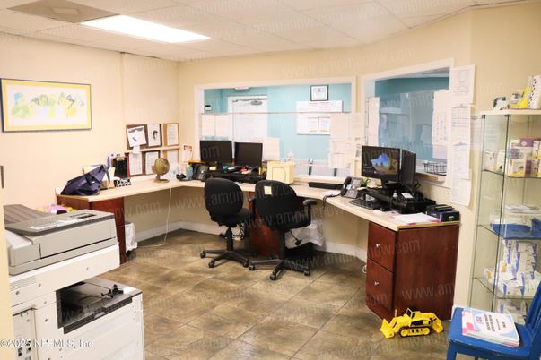Home Office, Interior