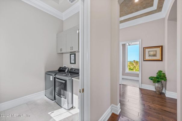 Interior, Recessed Lighting, Washer, Wood Texture Flooring