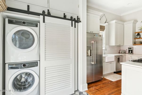 Interior, Kitchen, Stainless Steel Appliances, Utility Closets, Washer, Wood Texture Flooring