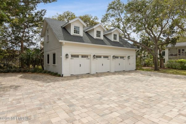 Attached, Exterior, Facade, Cape Cod