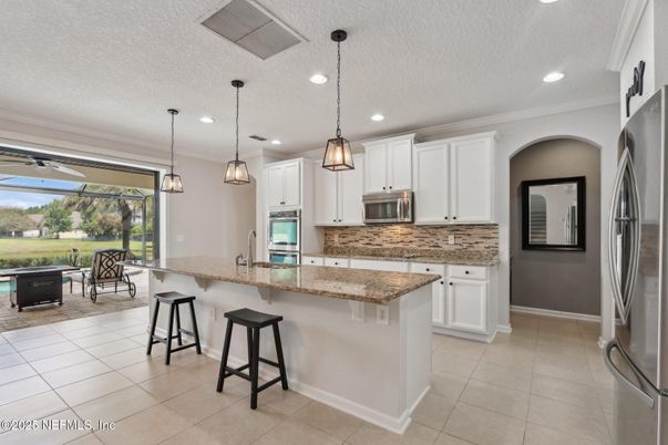 Dining room, Interior, Kitchen, Pendant Lights, Recessed Lighting, Stainless Steel Appliances