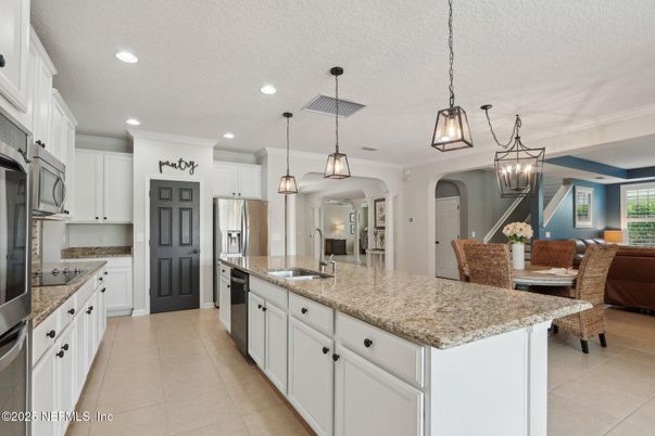 Dining room, Interior, Kitchen, Living room, Pendant Lights, Recessed Lighting, Stainless Steel Appliances