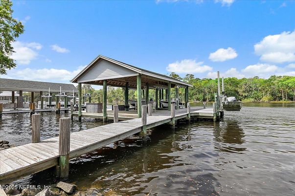 Exterior, Lake
