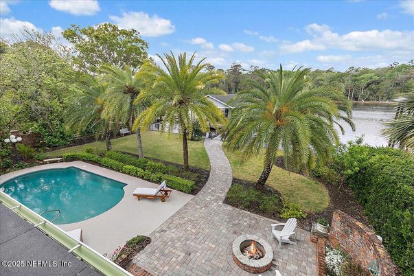 Exterior, Pool, Water