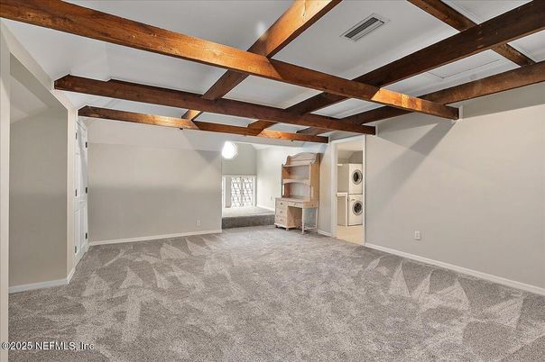 Empty room, Interior, Wooden Beams