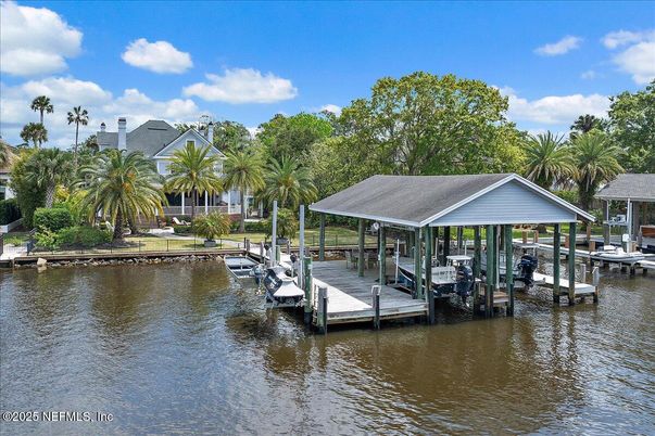 Exterior, Lake