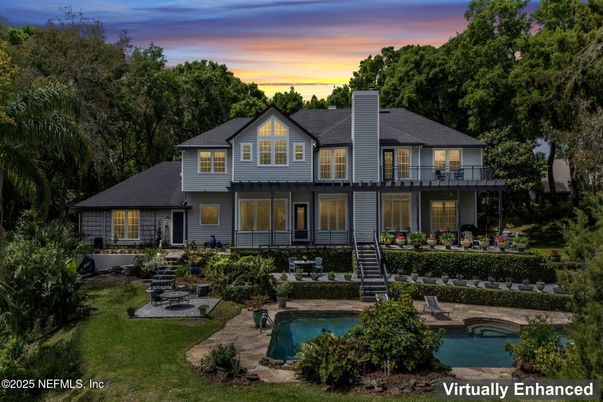 Exterior, Facade, Pool, Farmhouse