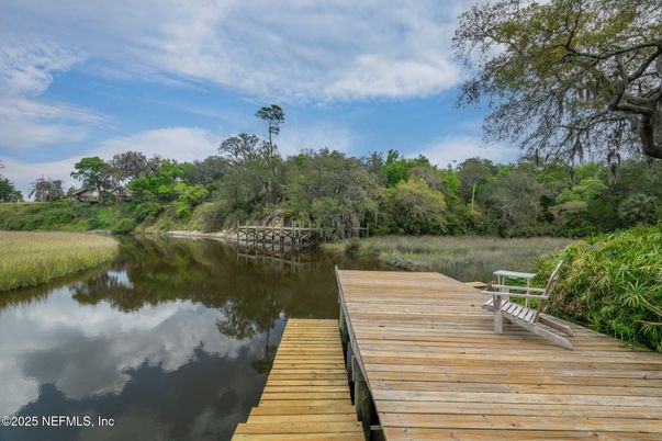 Exterior, Lake